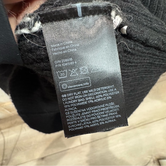 NWT H&M Appliquéd knit oversized sweater dress - Picture 5 of 8